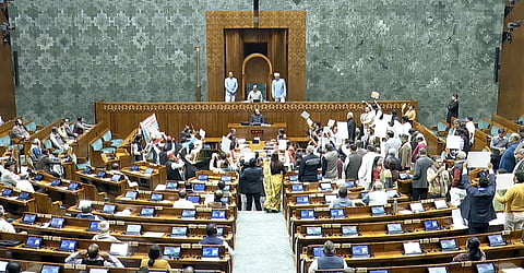 எதிர்க்கட்சிகள் அமளி! ஒரு நிமிடத்தில் முடங்கிய மக்களவை!