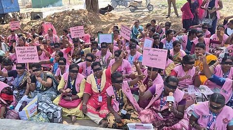 மக்களைத் தேடி மருத்துவத் திட்ட
பணியாளா்கள் போராட்டம்