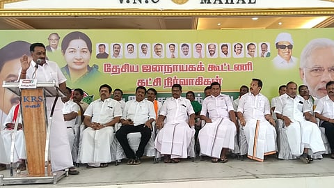 திமுகவுக்கு தோல்வி பயம் -
எம்.ஆா். விஜயபாஸ்கா்