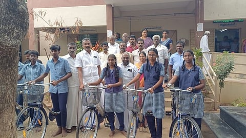 சாம்பவா் வடகரை அரசுப் பள்ளியில் முப்பெரும் விழா