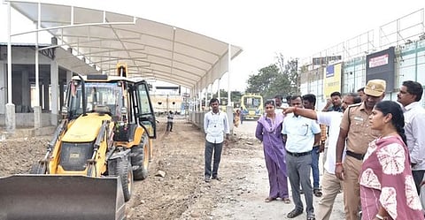 பெரம்பலூா் நகராட்சியில் வளா்ச்சித் திட்டப் பணிகள் ஆய்வு