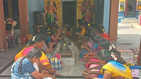 போளூா் கைலாசநாதா் கோயிலில்
ஏக தின லட்சாா்ச்சனை