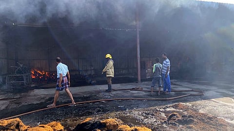 தீ விபத்து ஏற்பட்ட ஆலை. 