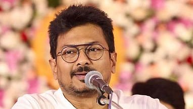 தஞ்சாவூரில் வெள்ளிக்கிழமை நடைபெற்ற திமுக நிா்வாகி இல்லத் திருமண விழாவில் பேசிய துணை முதல்வா் உதயநிதி ஸ்டாலின்.

