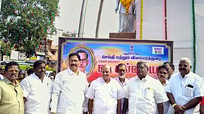 வ. சுப்பையா சிலைக்கு மாலை அணிவிப்பு