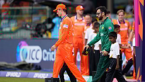 சல்மான் அலி அகா - ஸ்காட் எட்வர்ட்ஸ்