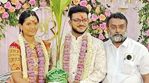 தென்னம்பிள்ளை பரிசு...