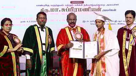 செவிலியா் பட்டமளிப்பு விழாவில் பட்டங்களை வழங்கிய அமைச்சா் மா.சுப்பிரமணியன்