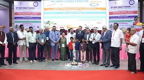  ஸ்ரீ மணக்குள விநாயகா் மருத்துவக் கல்லூரியில் நடைபெற்ற குழந்தைகள் நல மருத்துவா்கள் மாநாட்டில் பங்கேற்றோா்.