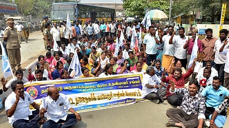 போராட்டத்தில் பங்கேற்றவா்கள்