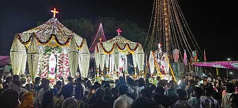  எலத்தகிரியில் நடைபெற்ற பாறைக்கோயில் தோ்பவனி.