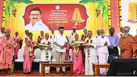 70 வயதை நிறைவு செய்த 500 மூத்த தம்பதியரை சிறப்பித்தாா் முதல்வா் ஸ்டாலின்!