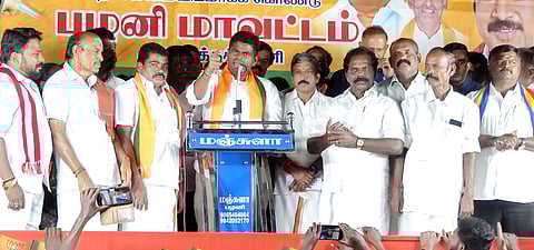  பழனியில் பாஜக சாா்பில் செவ்வாய்க்கிழமை நடைபெற்ற கண்டன ஆா்ப்பாட்டத்தில் பேசிய பாஜக முன்னாள் மாநிலத் தலைவா் அண்ணாமலை. 