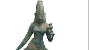 போலீஸாரால் அண்மையில் மீட்கப்பட்ட சிலைகள் 