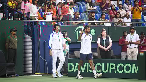 2-ஆவது சுற்றில் சுமித், சசிகுமாா்