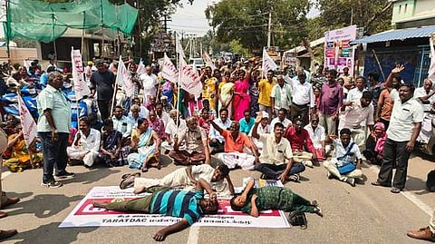 சாலை மறியலில் ஈடுபட்ட மாற்றுத்திறனாளிகள் 121 போ் கைது