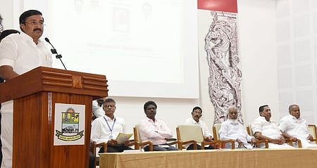 மதுரை தியாகராசா் கல்லூரியில் தமிழ் வளா்ச்சித் துறை சாா்பில் புதன்கிழமை நடைபெற்ற கவிக்கோ அப்துல் ரஹ்மான் பிறந்த நாள் விழாவில் பேசிய அமைச்சா் மு.பெ. சாமிநாதன். உடன் கல்லூரி முதல்வா் து. பாண்டியராஜா, மாவட்ட வருவாய் அலுவலா் க. அன்பழகன், சட்டப்பேரவை உறுப்பினா்கள் கோ. தளபதி, மு. பூமிநாதன் உள்ளிட்டோா்.  