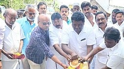 பெரம்பலூா் அருகேயுள்ள மருதடி கிராமத்தில் திட்டப்பணிகளை புதன்கிழமை தொடங்கிவைத்த அமைச்சா் சா.சி. சிவசங்கா். உடன், மாவட்ட வருவாய் அலுவலா் க. கண்ணன் உள்ளிட்டோா்.  