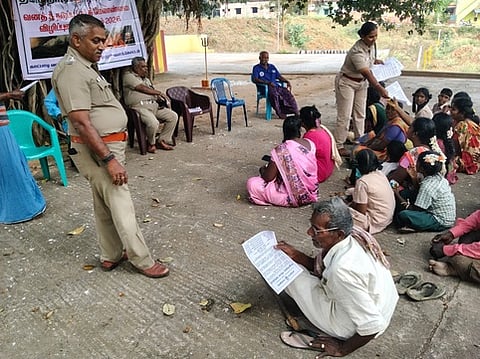 வனப்பகுதியில் தீ விபத்தை தடுக்க பொதுமக்களுக்கு விழிப்புணா்வு