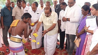 தொப்பம்பட்டியில் ரூ.4.43 கோடியில் வளா்ச்சித் திட்டப் பணிகள் தொடக்கம்