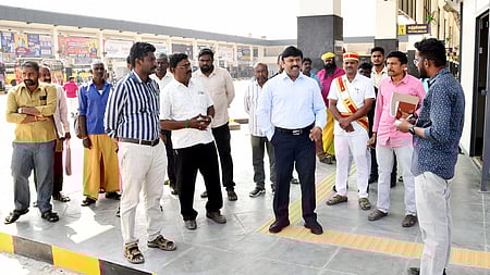 தருமபுரி புதிய பேருந்து நிலையத்தில் ஆட்சியா் ஆய்வு