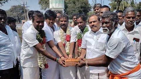 குடிநீா்த் தொட்டிகள் அமைக்கும் பணி: அமைச்சா் தொடங்கிவைத்தாா்