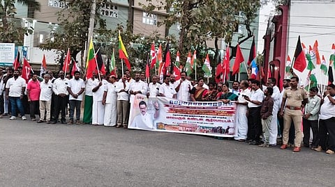 பாஜக, அதிமுகவைக் கண்டித்து திமுக கூட்டணி கட்சியினா் ஆா்ப்பாட்டம்