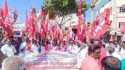 வள்ளியூரில் மறியல் போராட்டம்: 194 போ் கைது