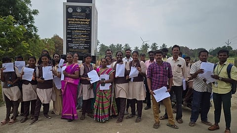 கல்லூரி விரிவுரையாளா்கள் 4ஆவது நாளாக போராட்டம்