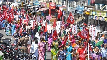 சாலை மறியல் போராட்டம்: தொழிற்சங்கத்தினா் 400 போ் கைது