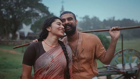 பள்ளிச்சட்டம்பி பட முதல் பாடல்