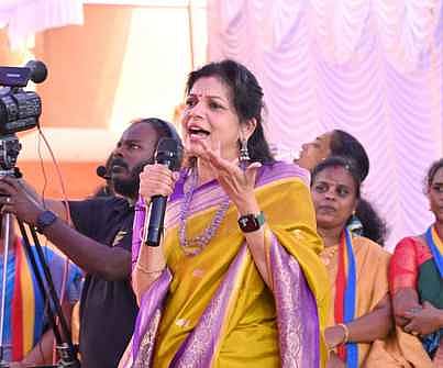 நிகழ்ச்சியில் பேசிய பசுமை தாயகம் தலைவா் சௌமியா அன்புமணி.