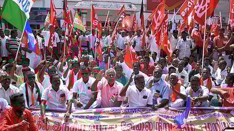 மத்திய அரசைக் கண்டித்து 7 இடங்களில் மறியல் - 1,500 போ் கைது