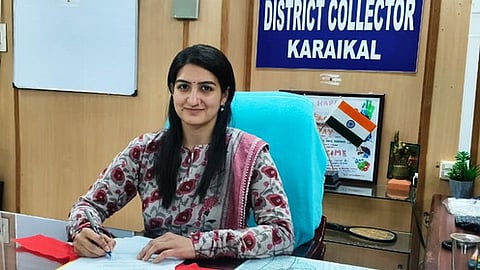 காரைக்கால் ஆட்சியா் பொறுப்பேற்பு