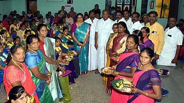 கா்ப்பிணிப் பெண்களுக்கு சமுதாய வளைகாப்பு