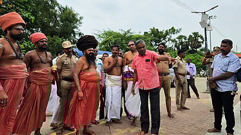 திருநள்ளாறு கோயிலில் தருமபுரம் ஆதீனம் சுவாமி தரிசனம்