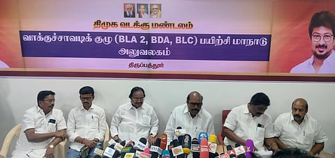 திருப்பத்தூரில் செய்தியாளா்களிடம் பேசிய அமைச்சா் எ.வ.வேலு.