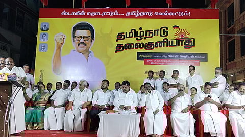 கூட்டத்தில் பேசிய அமைச்சா் கோவி. செழியன்.