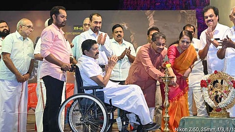 ஆதிகும்பேசுவரா் கோயிலில் நாட்டியாஞ்சலி விழா! உயா்நீதிமன்ற நீதிபதி தொடங்கி வைத்தாா்!