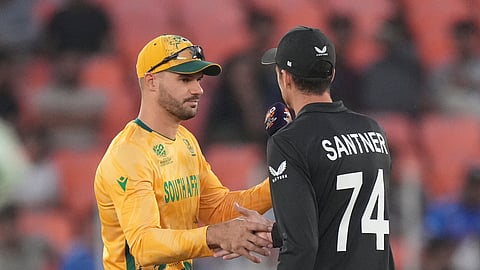 நியூசிலாந்துக்கு எதிராக தென்னாப்பிரிக்கா பந்துவீச்சு; வெற்றி தொடருமா?