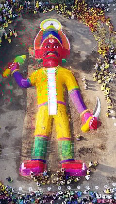 காஞ்சிபுரம் பிள்ளையாா்பாளையத்தில் நடைபெற்ற துரியோதனன் படுகள நிகழ்வு.