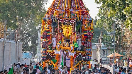 திருத்தேரில் வலம் வந்த ஸ்ரீதேவி பூதேவி சமேத கல்யாணவெங்கடஸ்வர சுவாமி. 