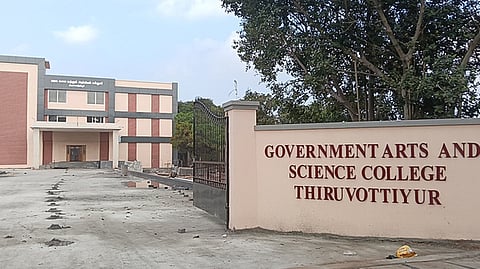 திருத்தப்பட்டது....முகவை க.சிவகுமாா் செய்திக்கான படம்.
-----------
 ரூ.16 கோடியில் அமைக்கப்பட்டுள்ள  திருவொற்றியூா் அரசு கலை மற்றும் அறிவியல் கல்லூரிக்கான புதிய கட்டடம்.