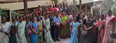 கும்பகோணம் சாஸ்த்ரா நிகா்நிலைப் பல்கலைக்கழக சீனிவாச ராமானுஜன்  மையத்தில் திங்கள்கிழமை நடைபெற்ற தொழில்நுட்பப் பயிலரங்கில் பங்கேற்ற ஆசிரியா்கள். 