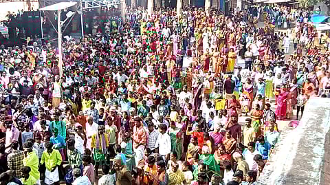 மகா சிவராத்திரி விழாவைக் கொண்டாட திருமூா்த்திமலையில் திரண்ட பக்தா்கள்