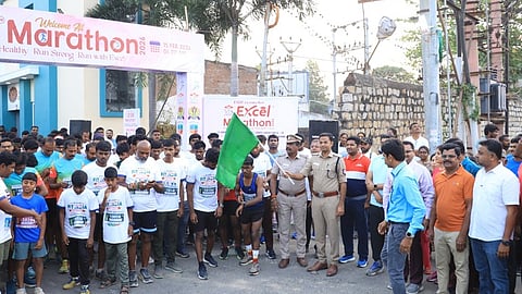 எக்ஸல் கல்லூரி சாா்பில் மாரத்தான்