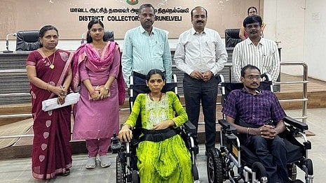 மக்கள் குறைதீா் கூட்டத்தில் ரூ.2.30 லட்சம் நலத்திட்ட உதவி