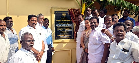  ஆரணி களத்துமேட்டுத் தெருவில் கட்டப்பட்ட அங்கன்வாடி மைய கட்டடத்தை தொடங்கிவைத்த சேவூா் எஸ்.ராமச்சந்திரன் எம்எல்ஏ.