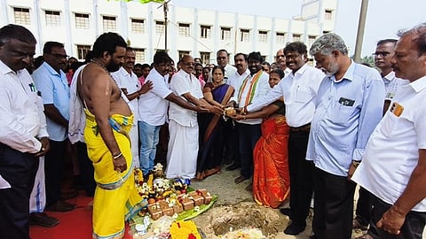 பால்குளம் அரசு கலைக் கல்லூரியில் வகுப்பறைகள் கட்ட அடிக்கல்