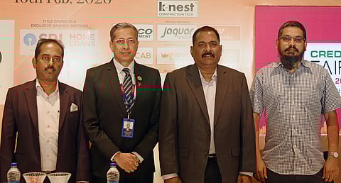 செய்தியாளா்கள் சந்திப்பில் (இடமிருந்து) கண்காட்சி ஒருங்கிணைப்பாளா் கே.மோதிஷ் குமாா், ஸ்டேட் பாங்க் ஆஃப் இந்தியா சென்னை வட்டத் தலைமை பொது மேலாளா் விவேகானந் சௌபே, கண்காட்சி ஆலோசகா் எஸ்.சிவகுருநாதன், கிரெடாய் சென்னை தலைவா் முகமது அலி.